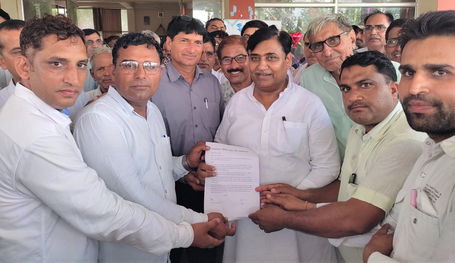 राजस्थान शिक्षक संघ शेखावत का प्रतिनिधि मंडल मिला डोटासरा से, मांगों को लेकर दिया ज्ञापन