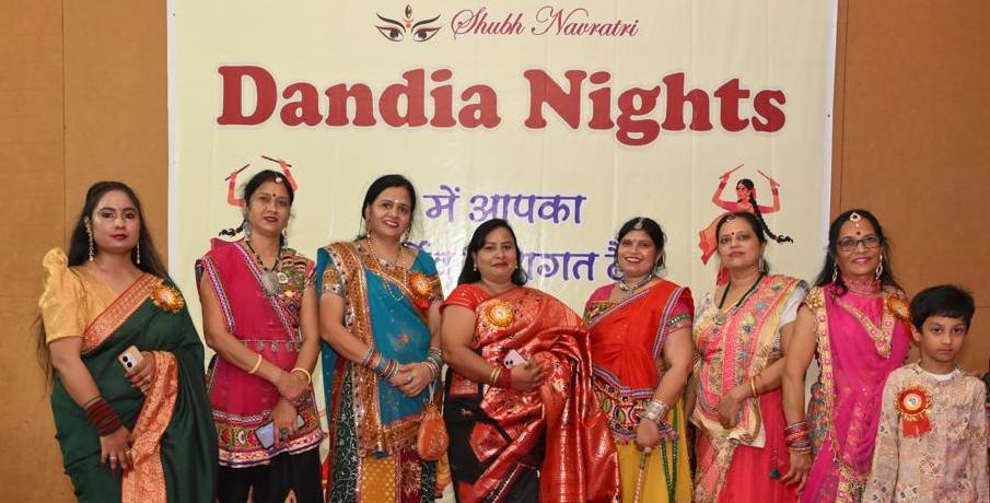 श्री माधव महिला विकास समिति द्वारा गरबा रास कार्यक्रम का हुआ आयोजन